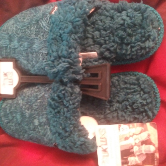 Muk Luks Shoes - Muk luks brand Hunter Green size M 7-8 slippers